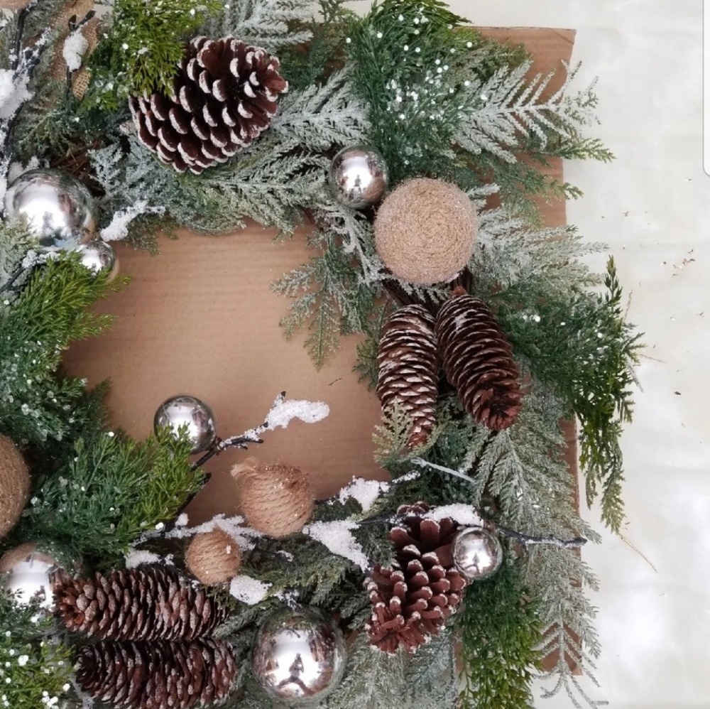 Woodland 26" Wreath - Picture 3 of 3